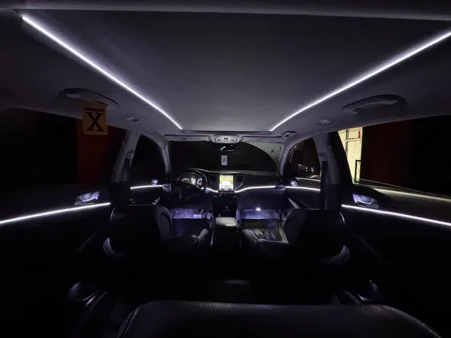 MM Garage araç tavanına uygulanan ambiyans aydınlatma detayı