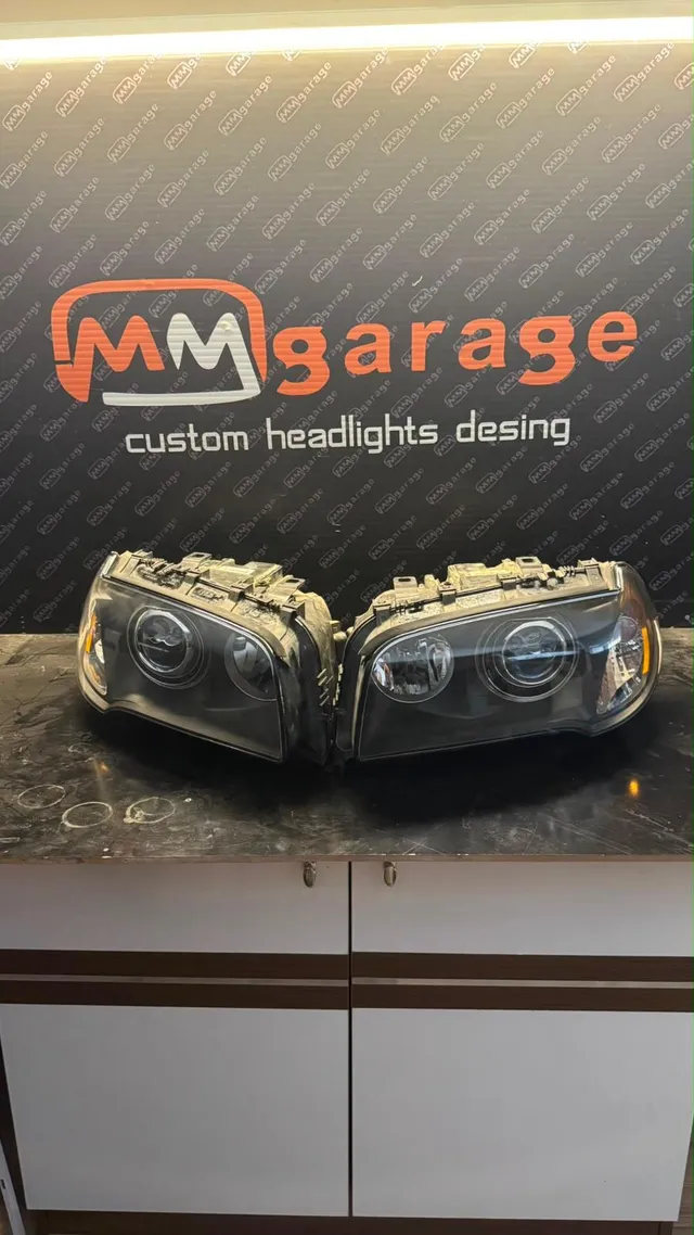 MM Garage tezgâhında araca özel far tasarımı için hazırlanan far üniteleri